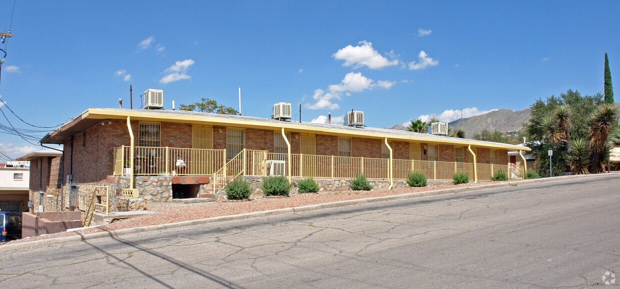 Foto principal - 2801 N Kansas St