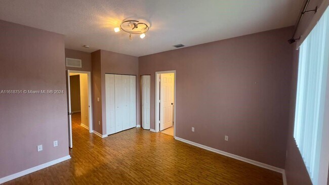 Building Photo - 5753 Isles Cir