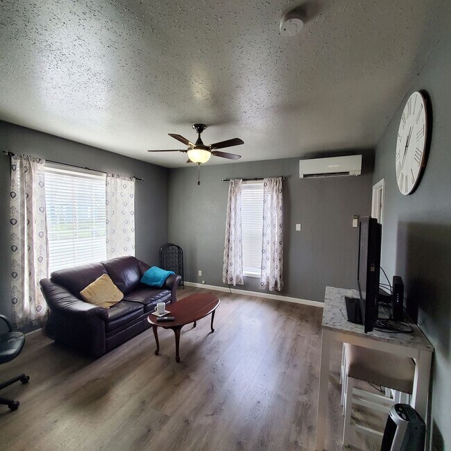 Foto del edificio - Pet Friendly 3 Bedroom with RV Parking, Close to Downtown Albany!