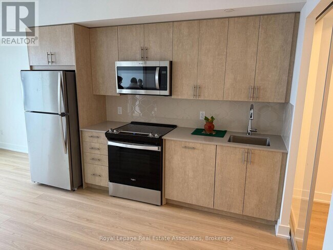 Photo du bâtiment - 2545 Simcoe St N