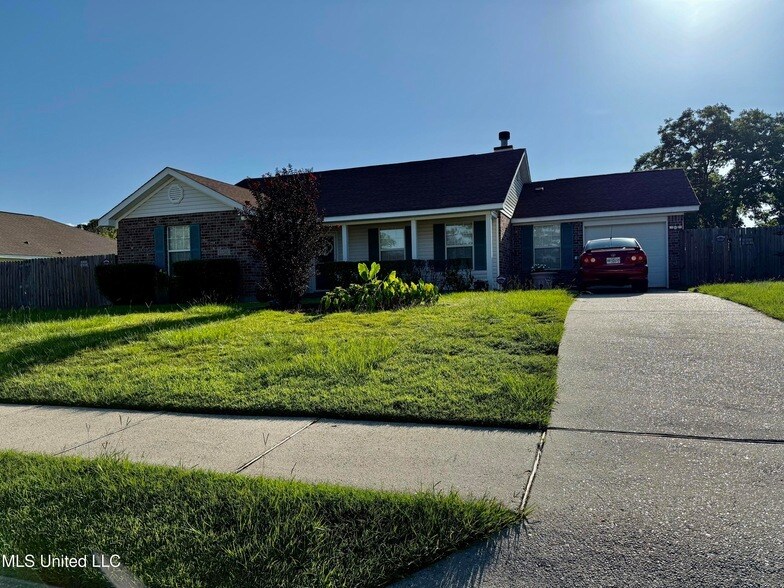 Foto principal - 11341 Fairfield Ln