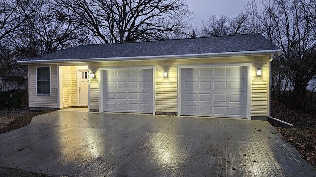 Foto del edificio - 715 W 8th St