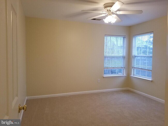 Building Photo - 18018 Red Rocks Dr