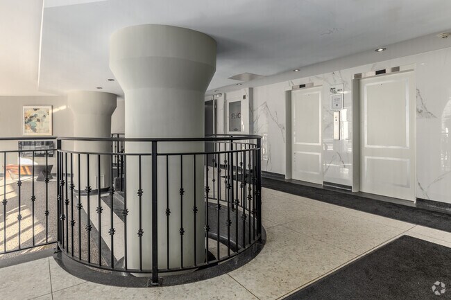 Hall d'entrée - 250 Roehampton Avenue