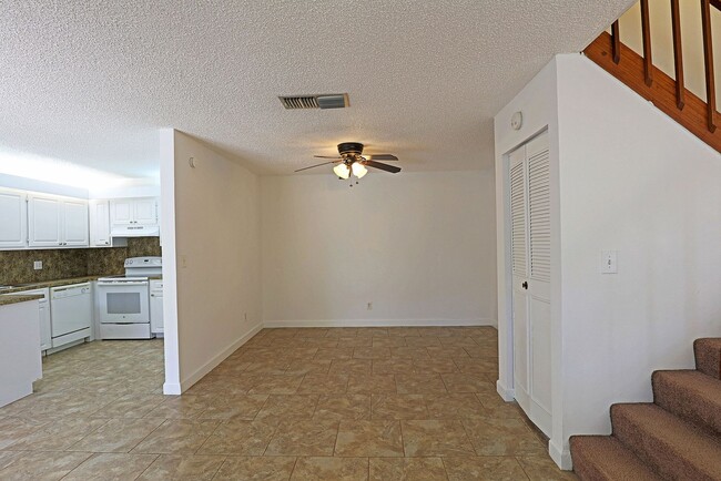 Building Photo - Parkwoods 12351-2
