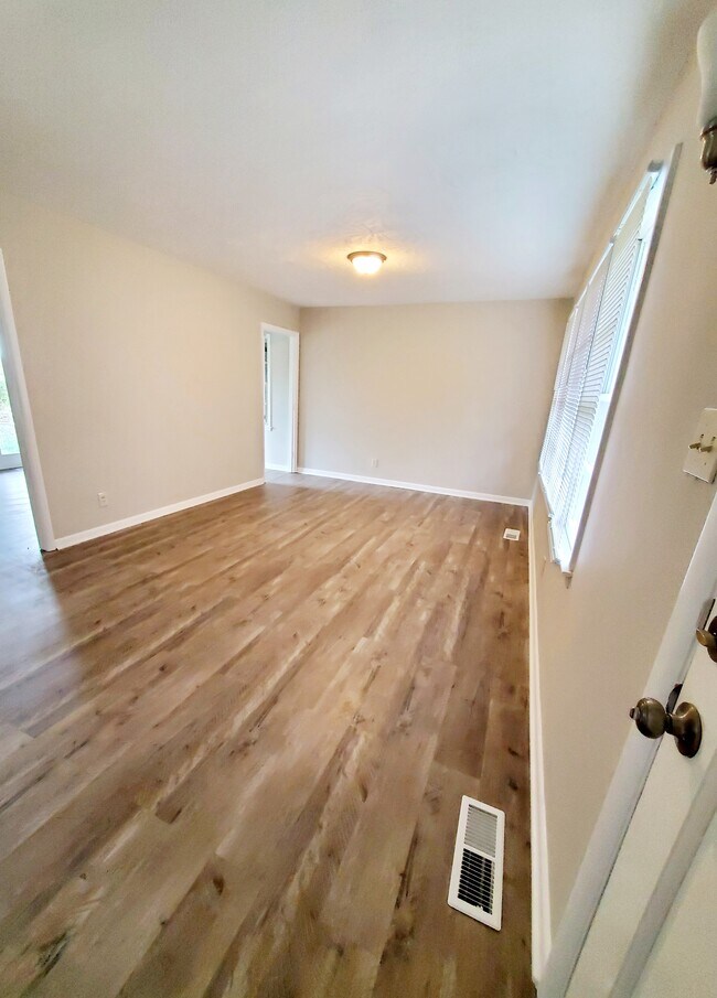 Foto del edificio - 1576 Hobbs Island Rd SE
