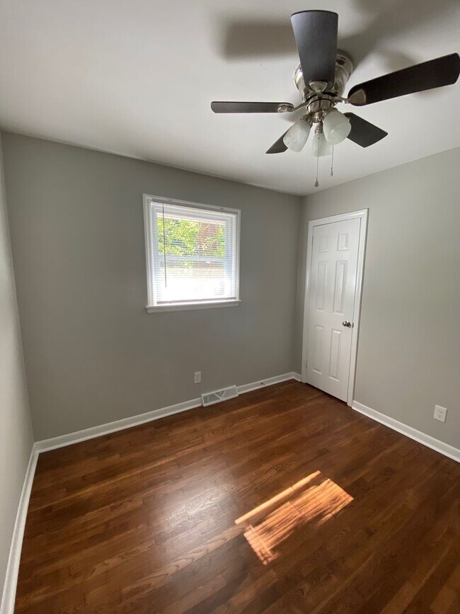 Building Photo - Totally remodeled