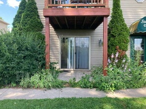 Building Photo - 5864 Shaw St