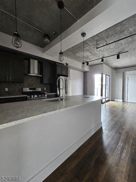 Building Photo - 58 Elm St