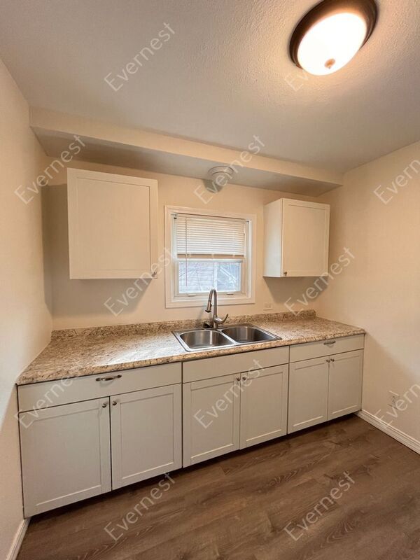 Building Photo - 1815 Berdan Ave