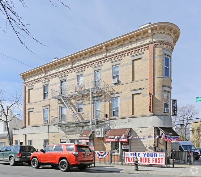 Building Photo - 19-30 Cornelia St