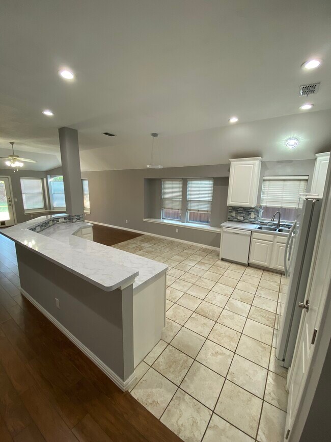 Building Photo - 1720 Hackberry Branch Dr