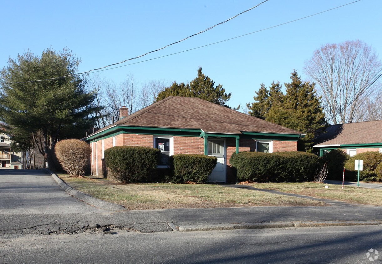 Primary Photo - 203 Migeon Ave