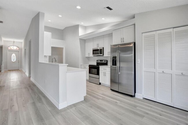 Foto del edificio - 5200 NW 66th Ave