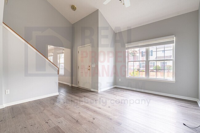 Foto del edificio - Beautifully maintained 3 Bed 2 Bath Home i...