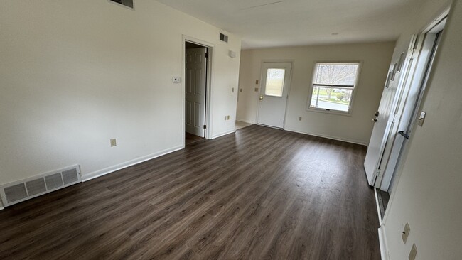 The Adam Deluxe has brand new plank flooring. - Neffsville Cottages