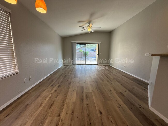 Foto del edificio - 1516 E Bowker St