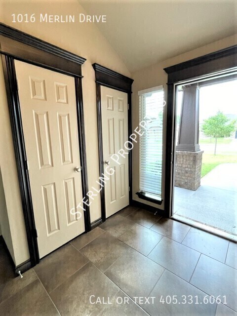 Foto del edificio - 1016 Merlin Dr