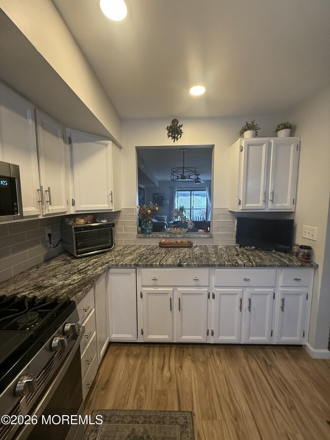 Building Photo - 51 Queens Way