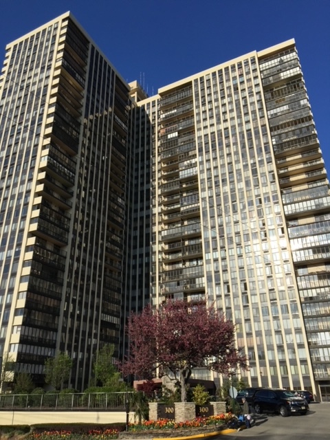 Hi Rise Living - 300 Winston Dr