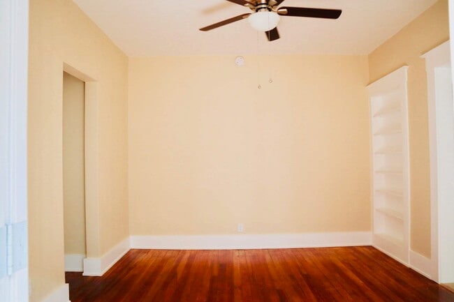 Building Photo - Adorable 1/1 on North Stone Street, $1,200...
