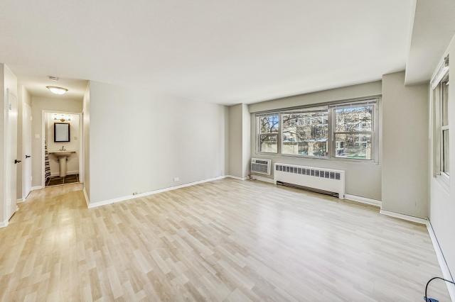 Building Photo - 1 bedroom in Chicago IL 60657