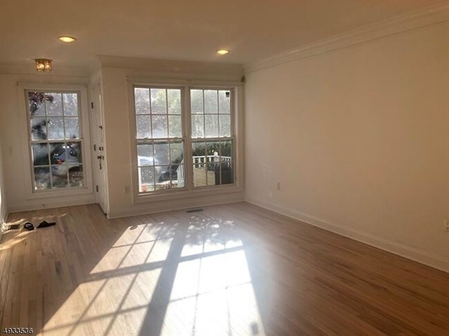 Building Photo - 30 Magnolia Way