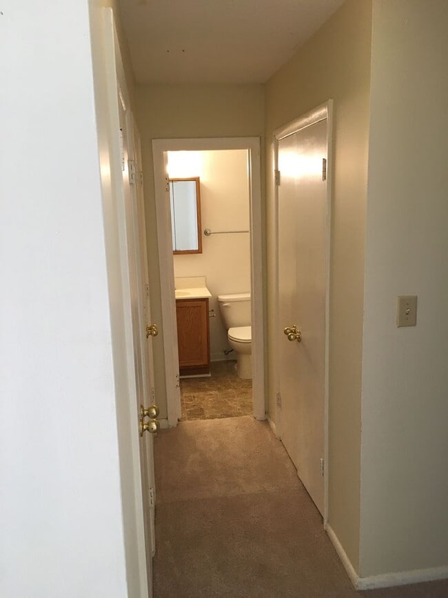 Foto del edificio - Convenient to everything! 2 bedroom condo