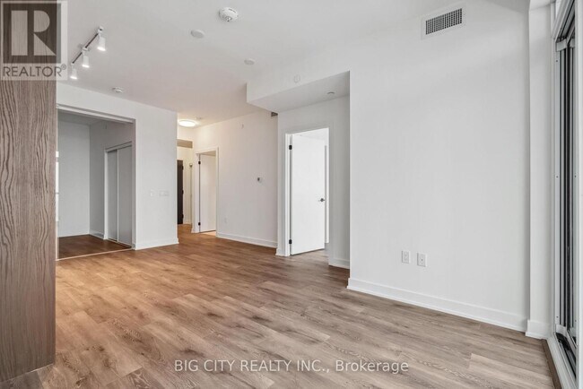 Photo du bâtiment - 127 Broadway Ave