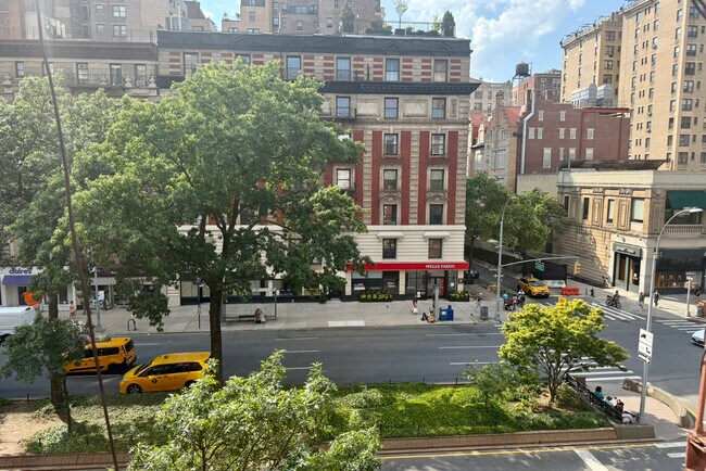 Foto del edificio - 2274 Broadway