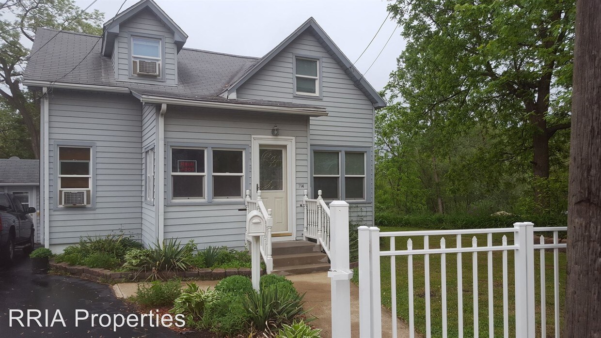 Primary Photo - 714 Villa St