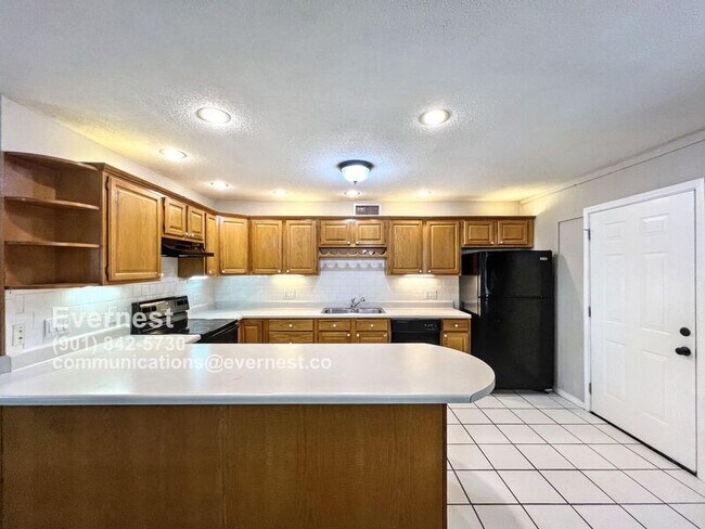 Foto del edificio - 6375 Greenbriar Dr
