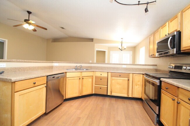 Building Photo - Corner Lot 3 Bedroom Home Off Gulf Beach H...