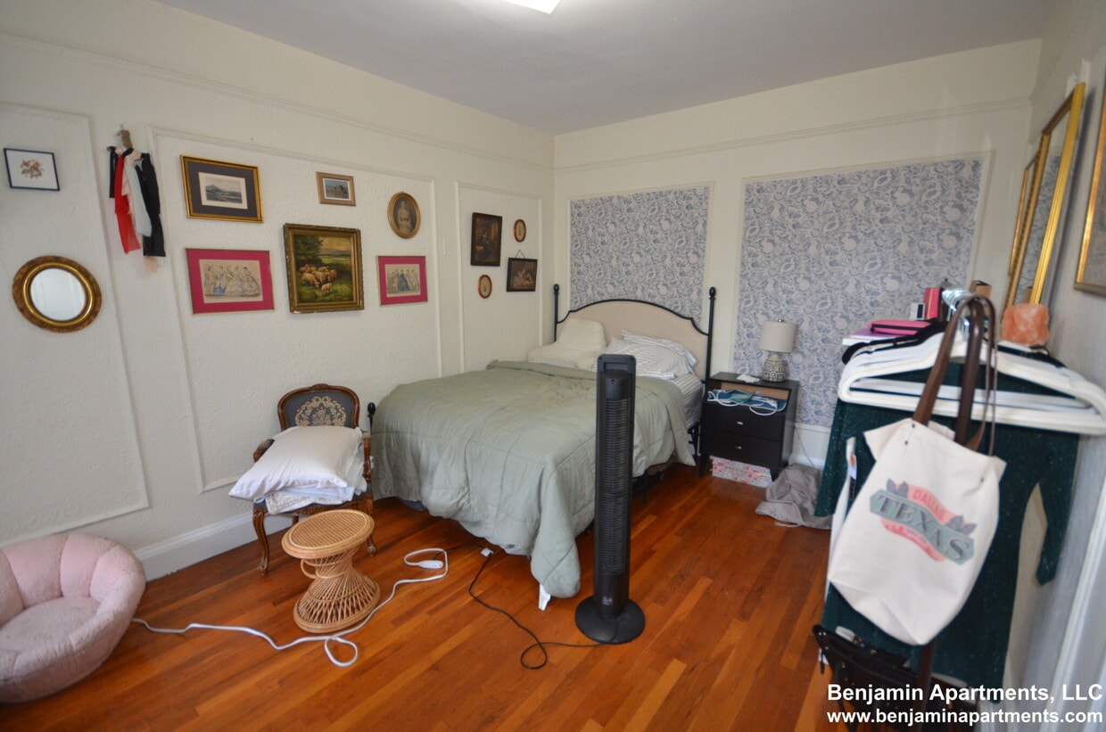 Primary Photo - 24 Chiswick Rd