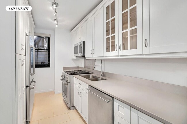 Building Photo - 315 E 72nd St