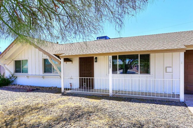 Building Photo - 10537 W La Jolla Dr