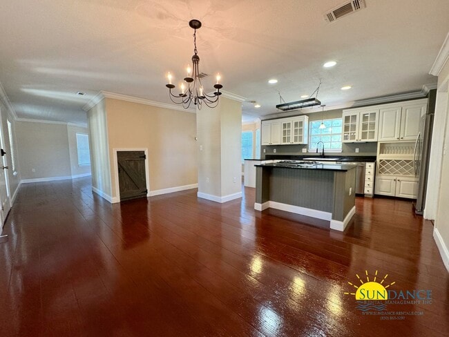 Building Photo - Beautiful 3 Bedroom Home Just Minutes From...