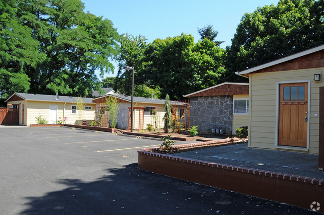 Building Photo - Tabor Hills Condominiums