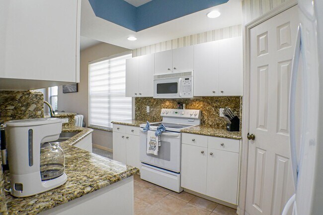 Building Photo - Golf Course View 2/2 in South Fort Myers G...