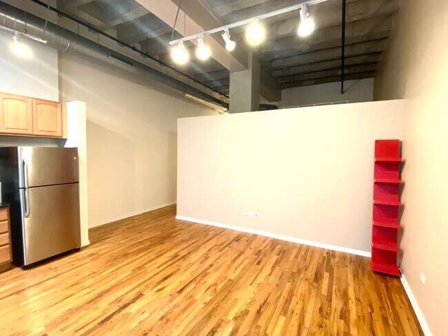 Building Photo - 1645 W Ogden Ave