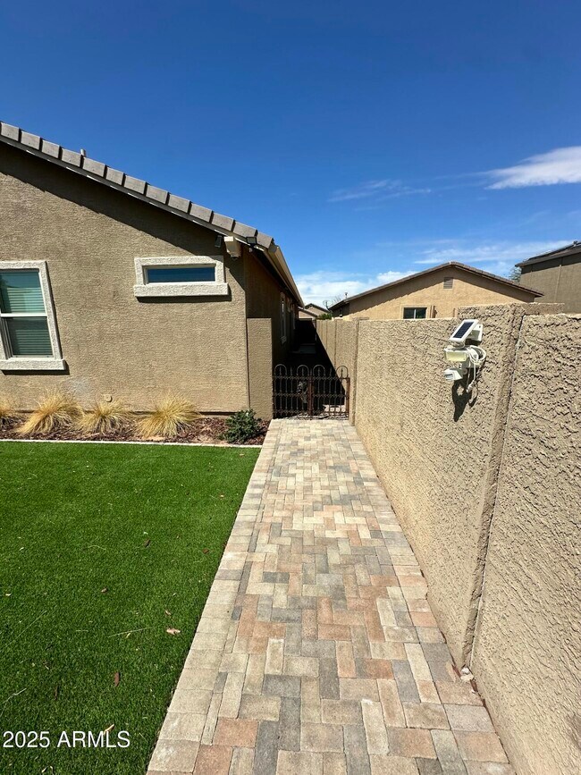 Building Photo - 11183 E Verbina Ln