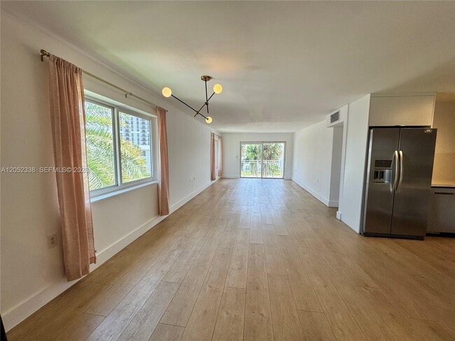 Foto del edificio - 1631 NE 114th St