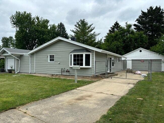 Building Photo - 480 S Hayden Ave