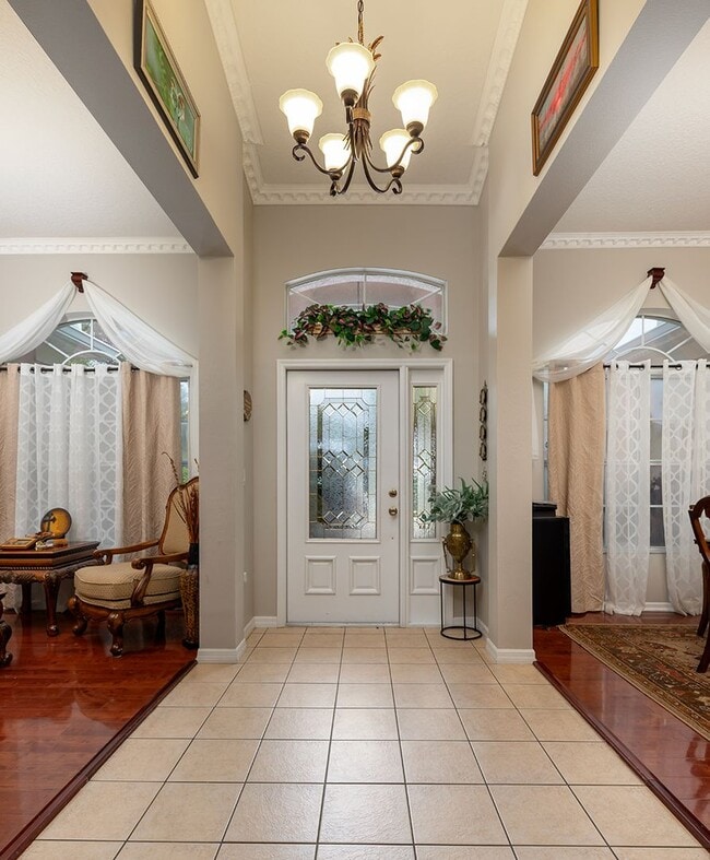 Building Photo - One story beauty in Errol Estates and Loca...
