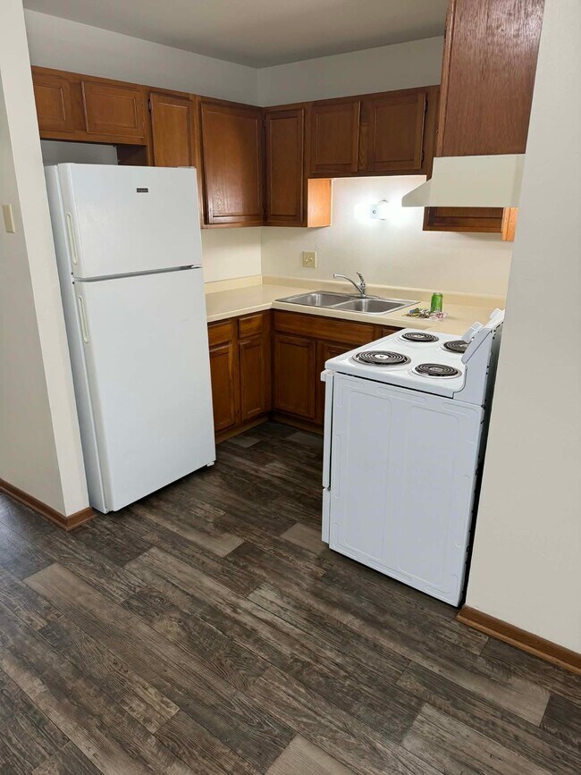 Foto del edificio - 700 Meadow Ln