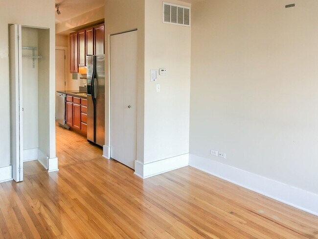 Foto del edificio - 3453 N Wolcott Ave