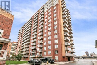 Building Photo - 1369-1369 Bloor St W