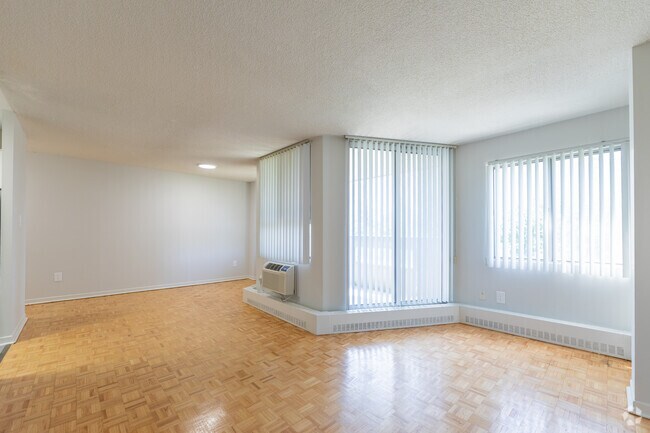 3 chambres, 1 salle de bain - 857 pi2 - Salon - The Forestwoods