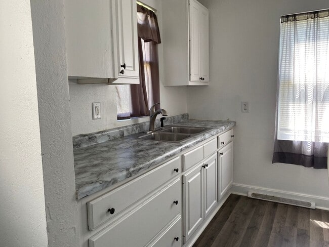 Foto del edificio - 1212 Evergreen Ave