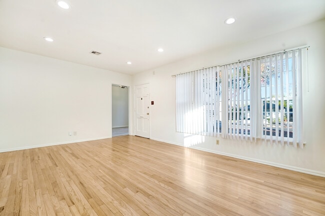 Building Photo - 5107 Enfield Ave